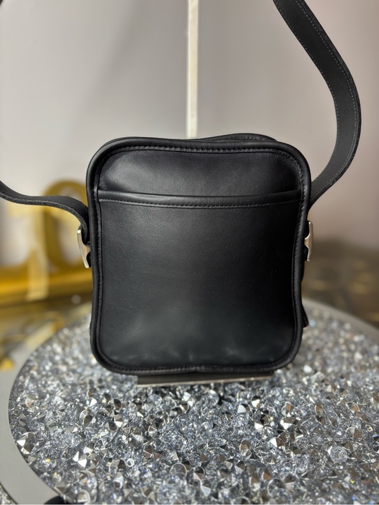 Coach Handbags - Coach 2000 vintage Camera Bag EUC
